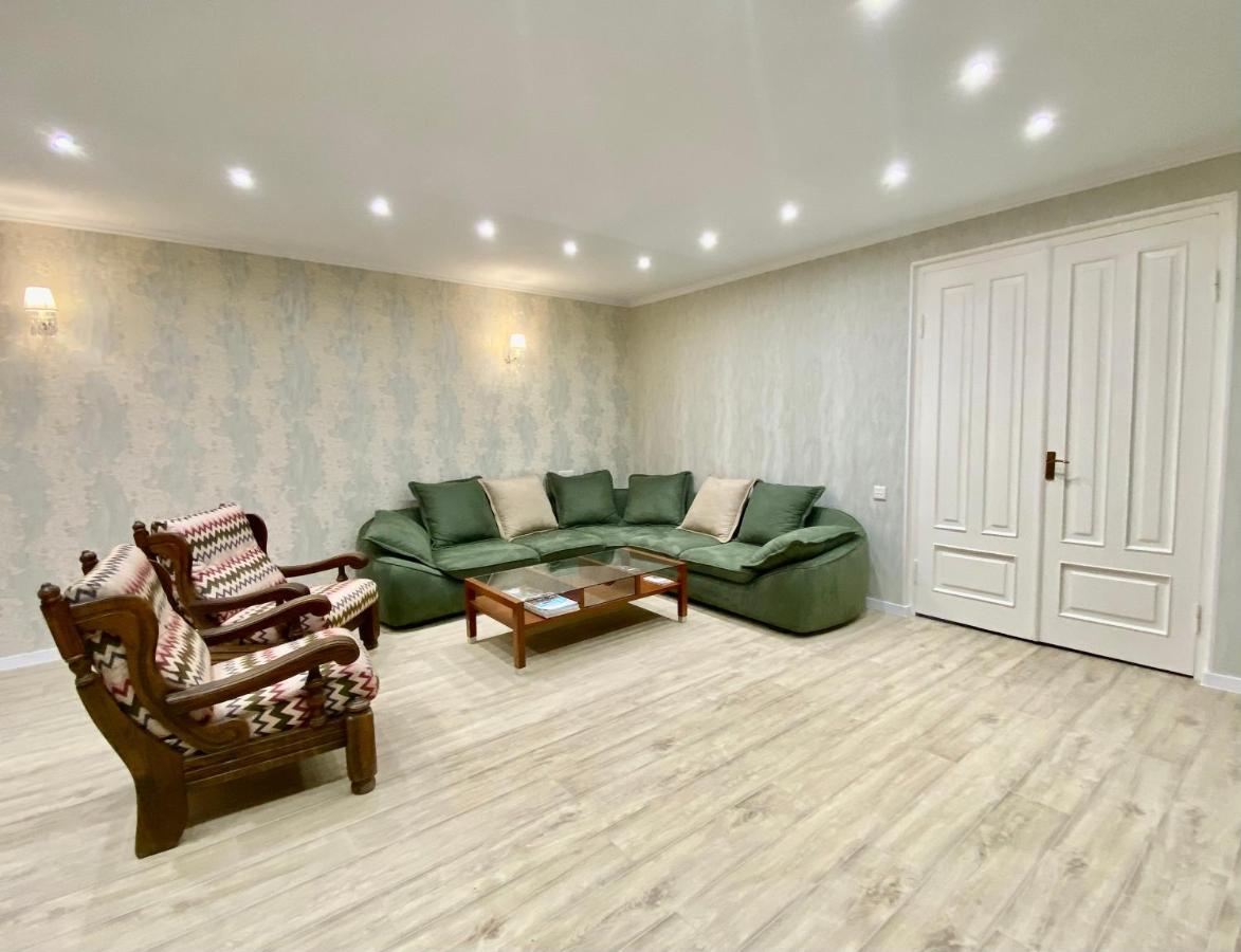 Spacious Dinamo Apartment Тбилиси Екстериор снимка