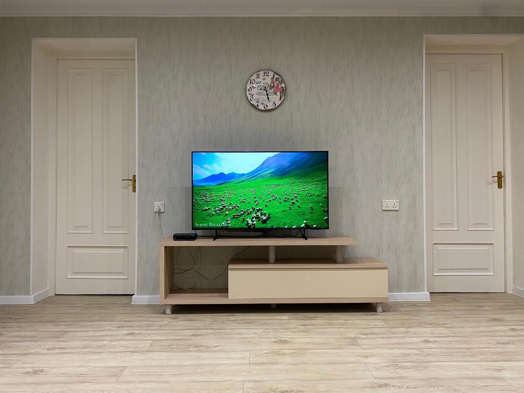 Spacious Dinamo Apartment Тбилиси Екстериор снимка